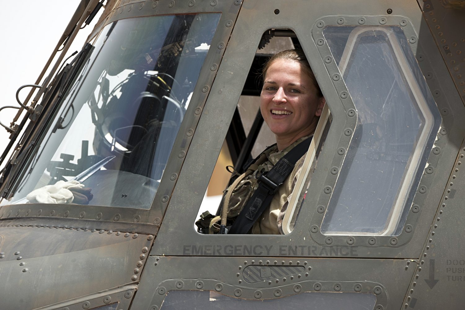 Canadian pilot Jackie Ruis CH-147F Chinook helicopter Canadian Women in Aviation